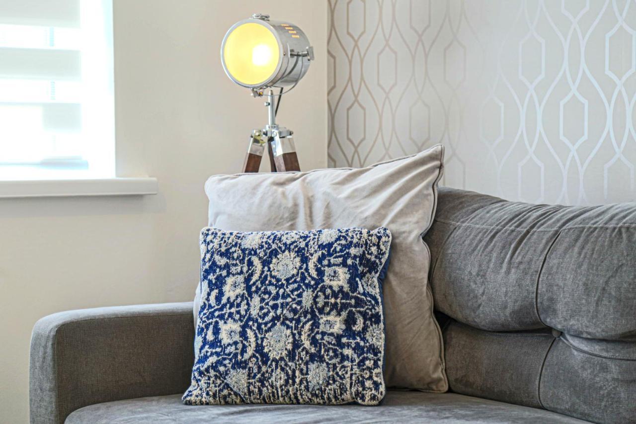 Delightful 2 Bed Apartment For Bicester Outlet Shopping By Platinum Key Properties ภายนอก รูปภาพ